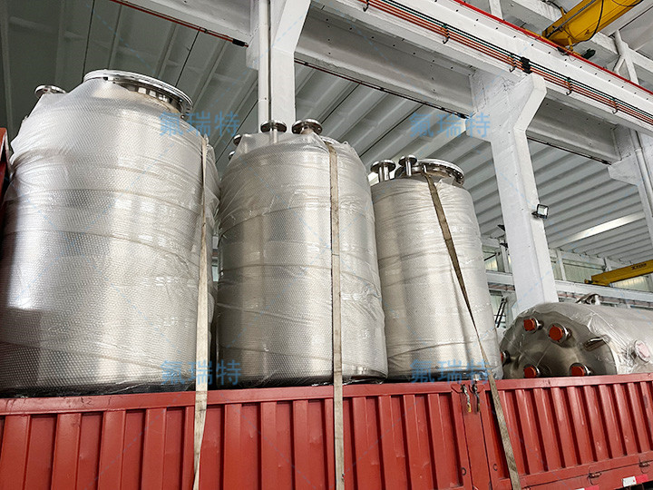 Steel lined PTFE storage tank 